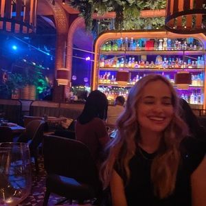 Meet your Posher, Daniela